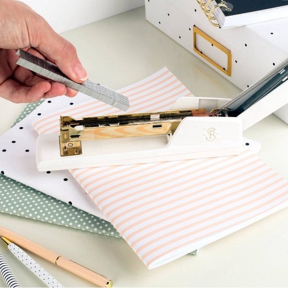 Sugar Paper Essentials • 20 Sheet Capacity Stapler White/Gold - Picture 3 of 13